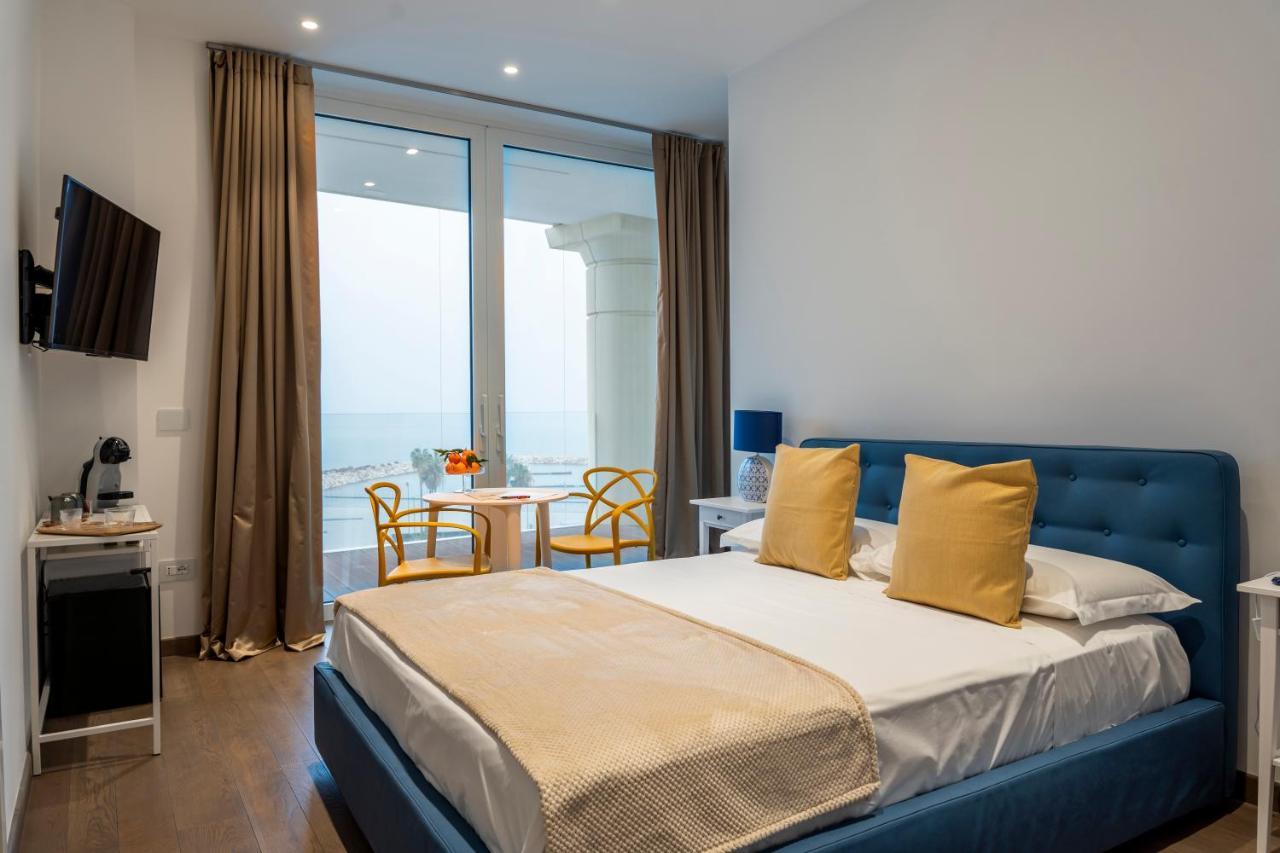 Crescent Moon Bed & Breakfast Salerno Bagian luar foto