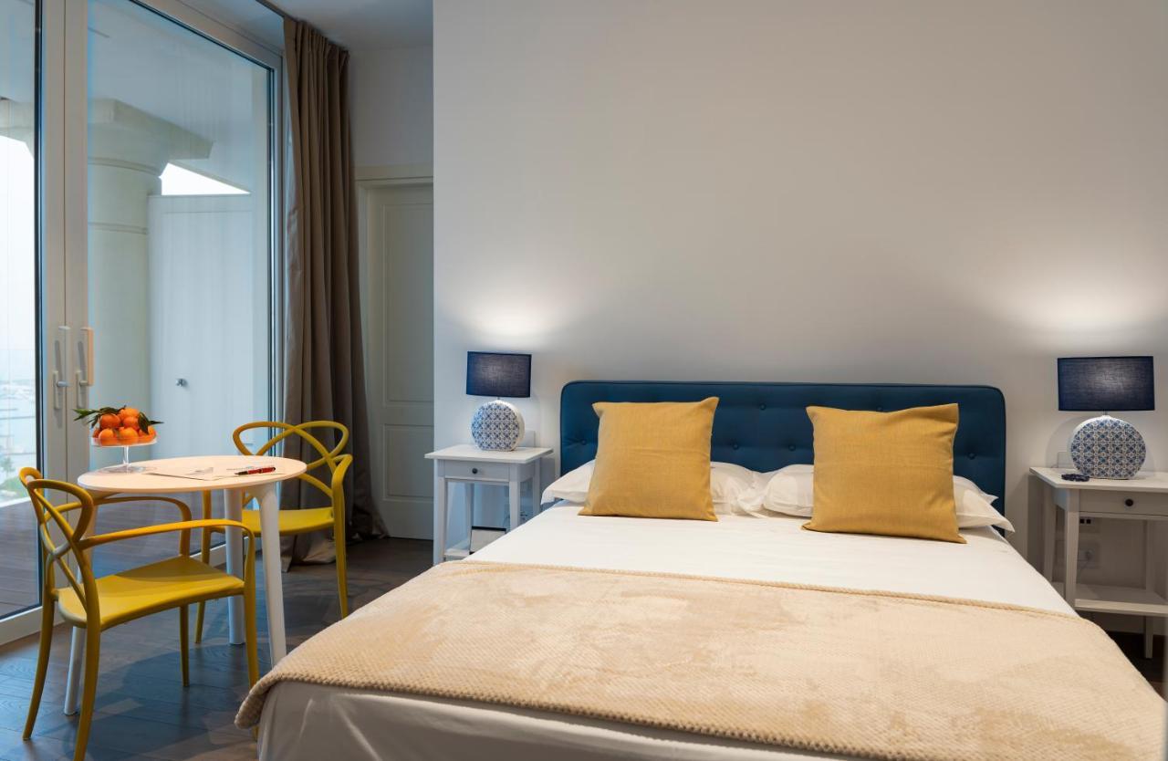Crescent Moon Bed & Breakfast Salerno Bagian luar foto