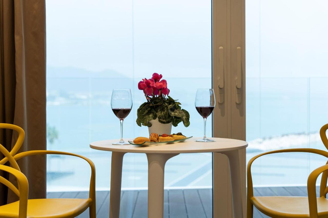 Crescent Moon Bed & Breakfast Salerno Bagian luar foto